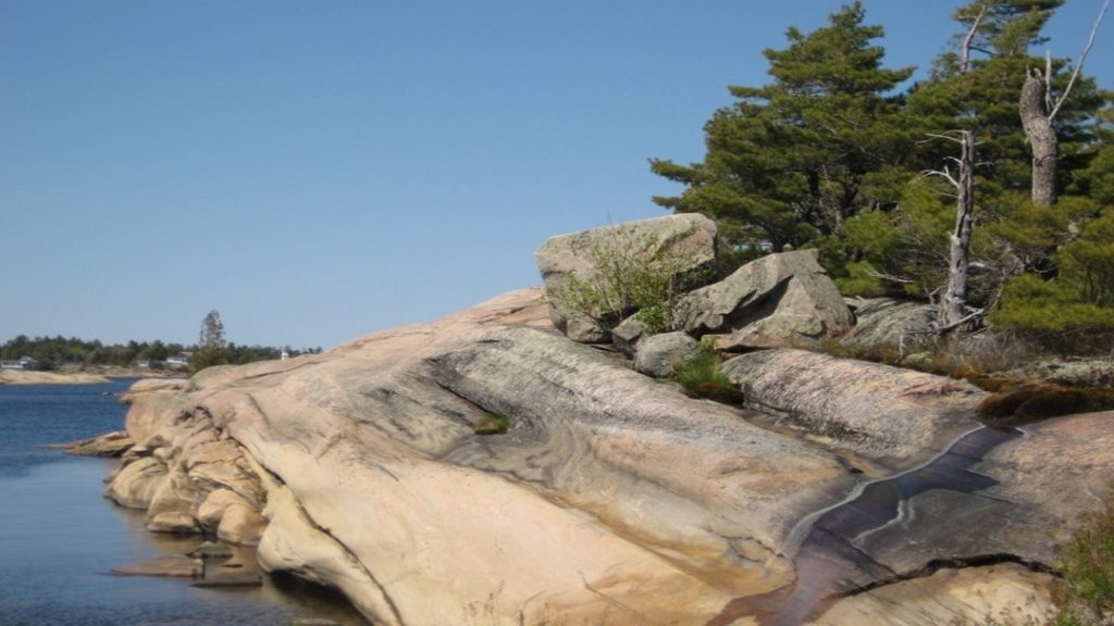 32 (2) Parry Sound and Bay Real Estate